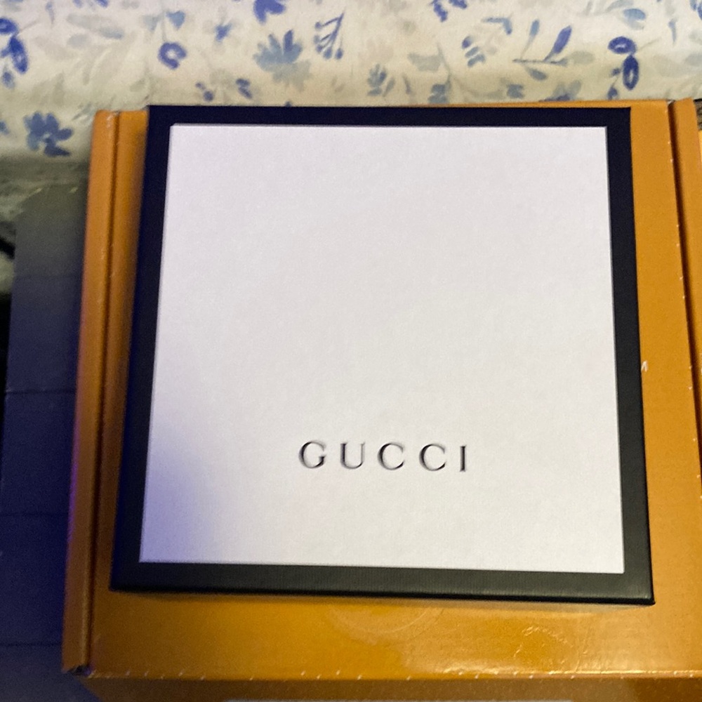 Selling a great Gucci belt black iltalian leather get it before it’s gone